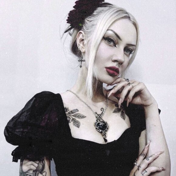 Affaire du Coeur Pendant Blue Heart Baroque Skulls Necklace NWT - Picture 3 of 4